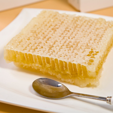 Хорошего качества свежей чистой гребень мед
