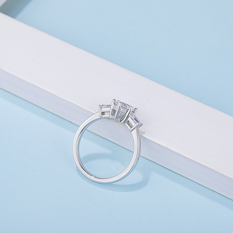 Classic 925  Pure Silver Ring Moissanite Jewelry With Six-prong Created Diamond Luxury Accessory  With Good Quality For Women