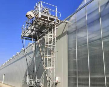 Roof Cleaning Vehicle Equipped Glass Greenhouse