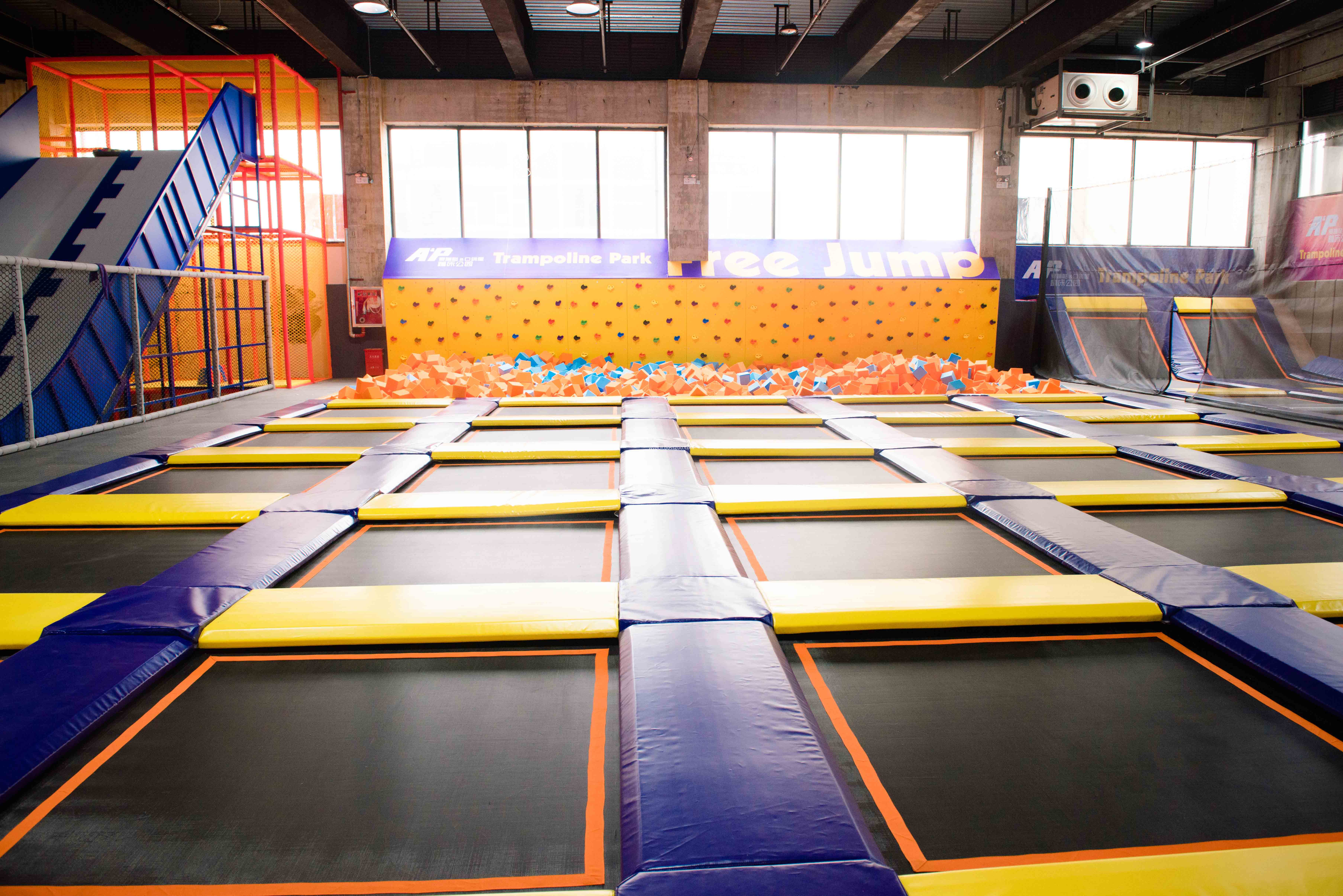 Trampolin park wipeout