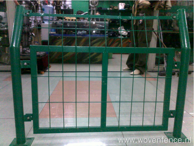 Frame wire mesh fence