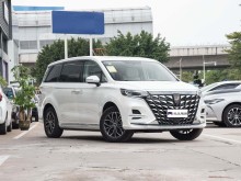 Roewe iMAX8: 550km Range Luxury MPV