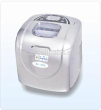 Portable ice making machine