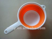 Plastic folding bowl with handle