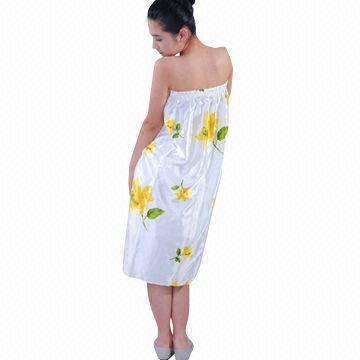 Robe with Adjustable Soft Hook-and-loop Closure, Made of Polyester Satin, Suitable for Spa