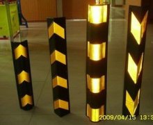 reflective road warning post