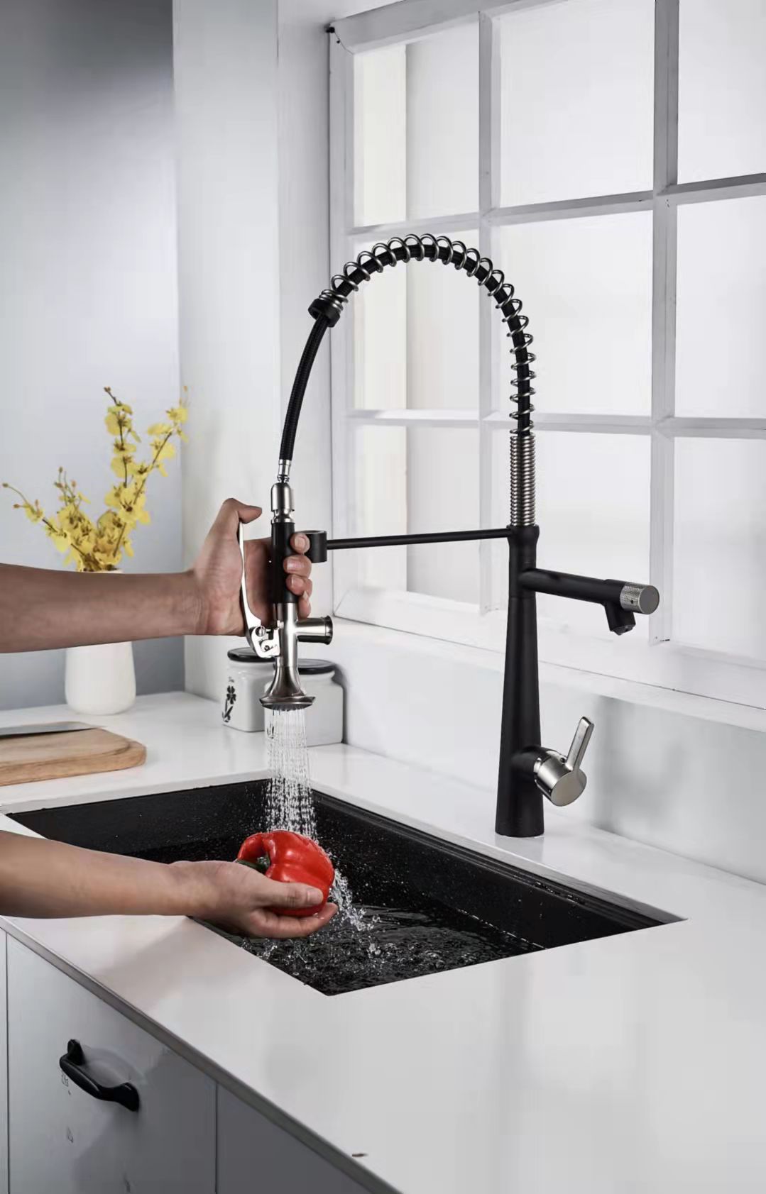 YLK3023B high quality single hole brass black kitchen faucets with pull down sprayer sink kitchen