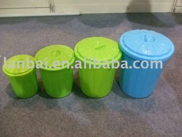 Dustbin with sealed cover / lid