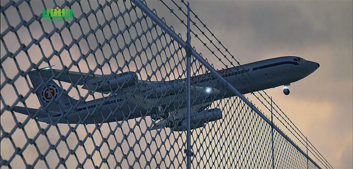 Easily assembled airport security fence