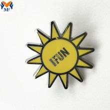 Cadeau promotionnel Badge d&#39;épingle en émail du soleil en métal