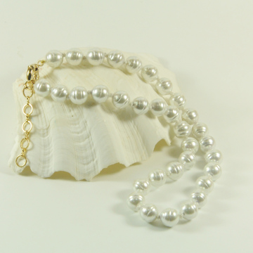 Simple White Baroque Pearl Necklace
