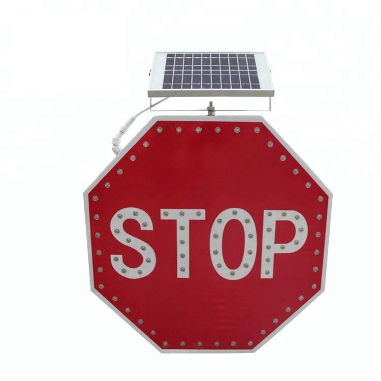 السلامة على الطرق إشارات المرور تعمل بالطاقة الشمسية بقيادة حركة المرور