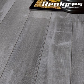 External dark external floor tile