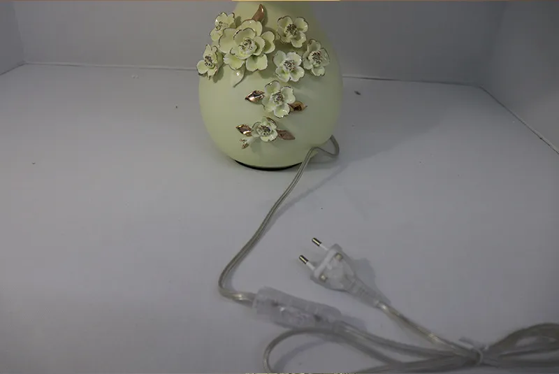 Elegant Gold Ceramic Table Lamp for Bedroom and Living Room