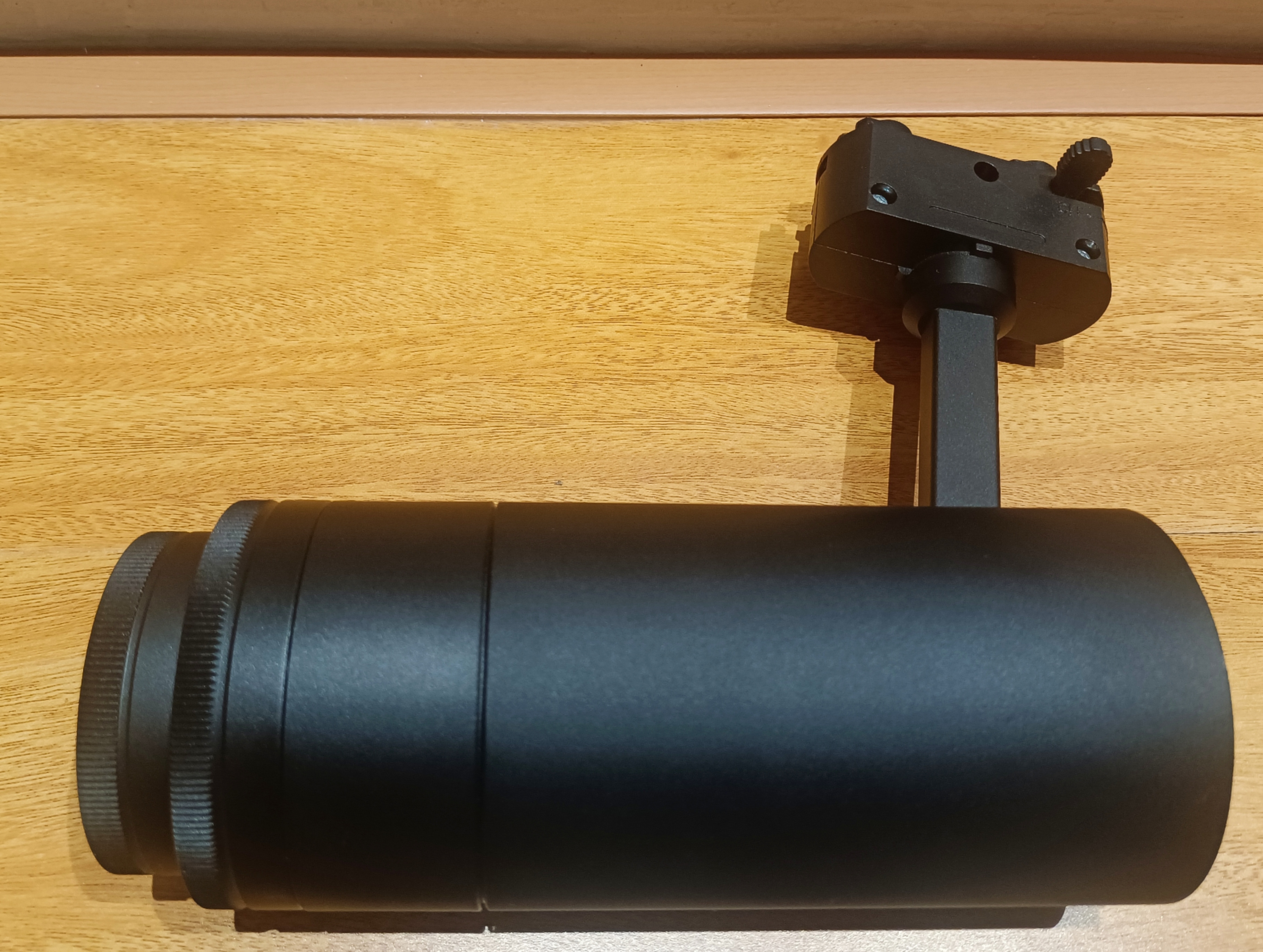 Leica Modern Design LED Adjustable Track Lights Rail Lighting System Zoom Beautiful Light Color Dimmable & Customizable