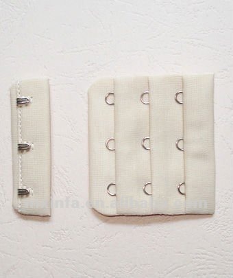 Brassiere hooks and eye closure