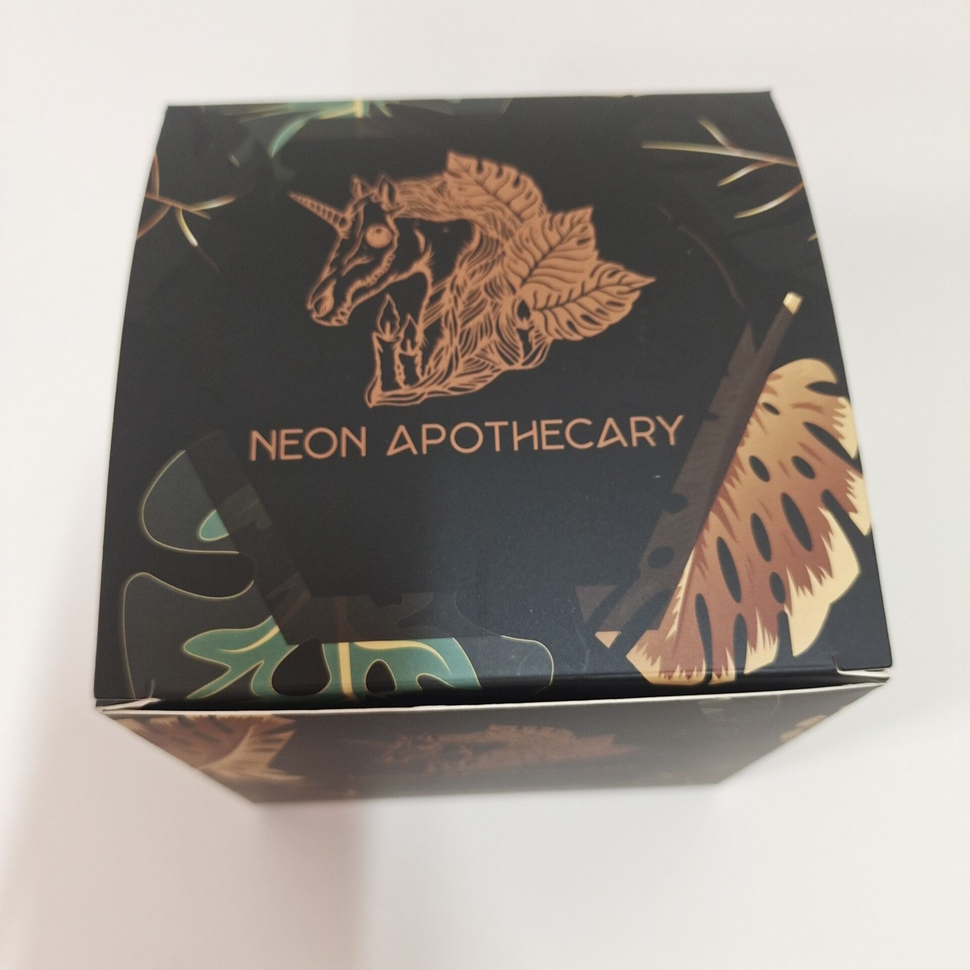 Low cost coated paper gold printed gift packaging box with logo