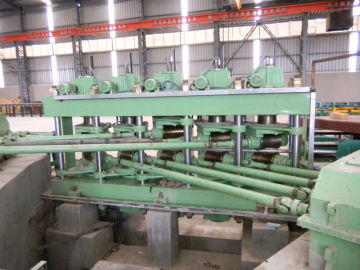 Steel pipe straightening machine