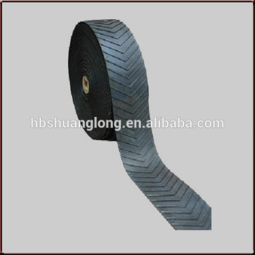 Patterned rubber conveyor belt