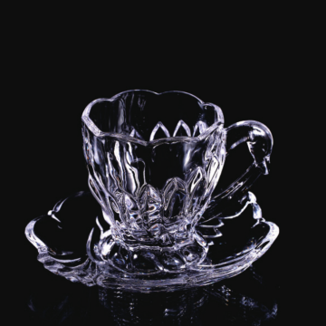 Ensemble tasse à thé et soucoupe en verre