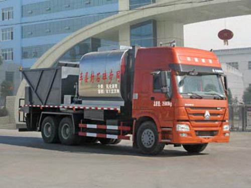 SINOTRUCK HOWO 6X4 Synchronous Chip Sealer Truck