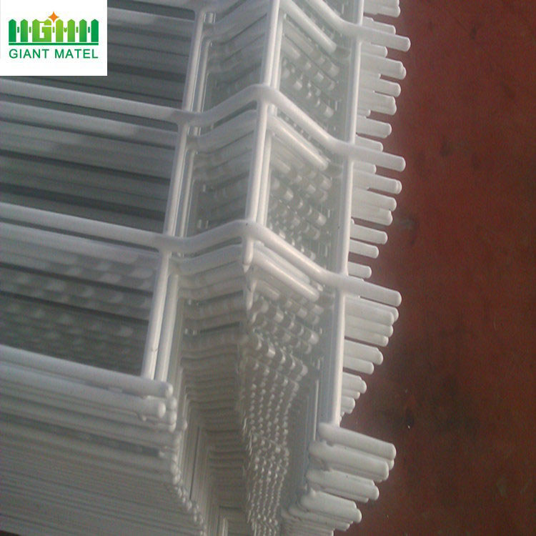 PVC Coated Triangle Bending Metal Wire Mesh Fence