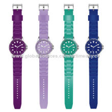 Fashion timepiece with metal case and silicone band, hot sale