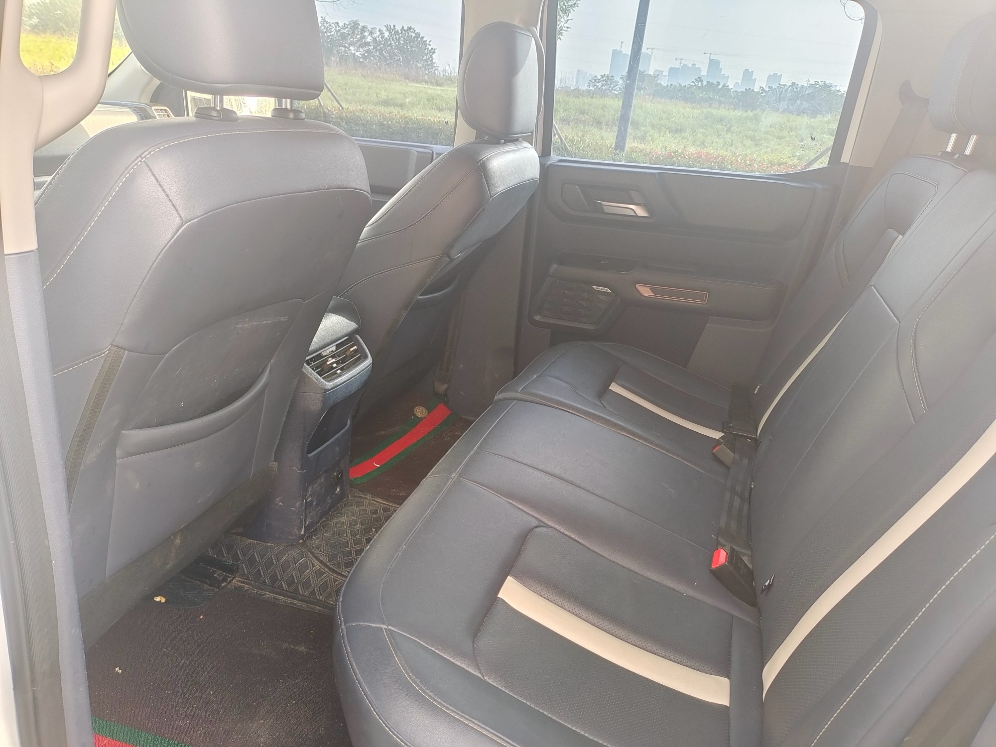 Standard Wheelbase Premium Trim Standard Wheelbase Premium Trim