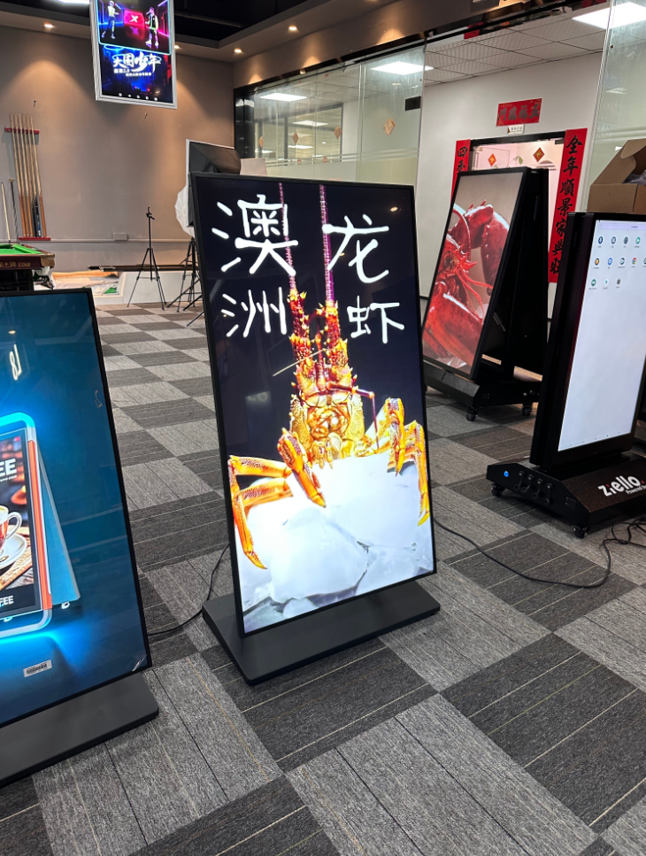 מכונת פרסום נייד 4K Ultra HD מקורה עם זווית גובה מתכווננת