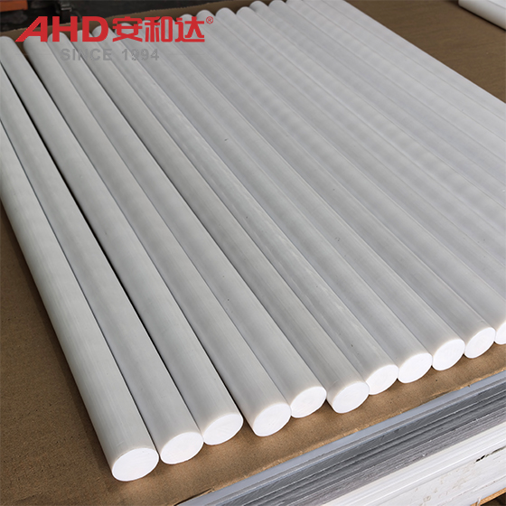 Стержень из ПТФЭ с частью переработанного материала PTFE rod with a portion of recycled material