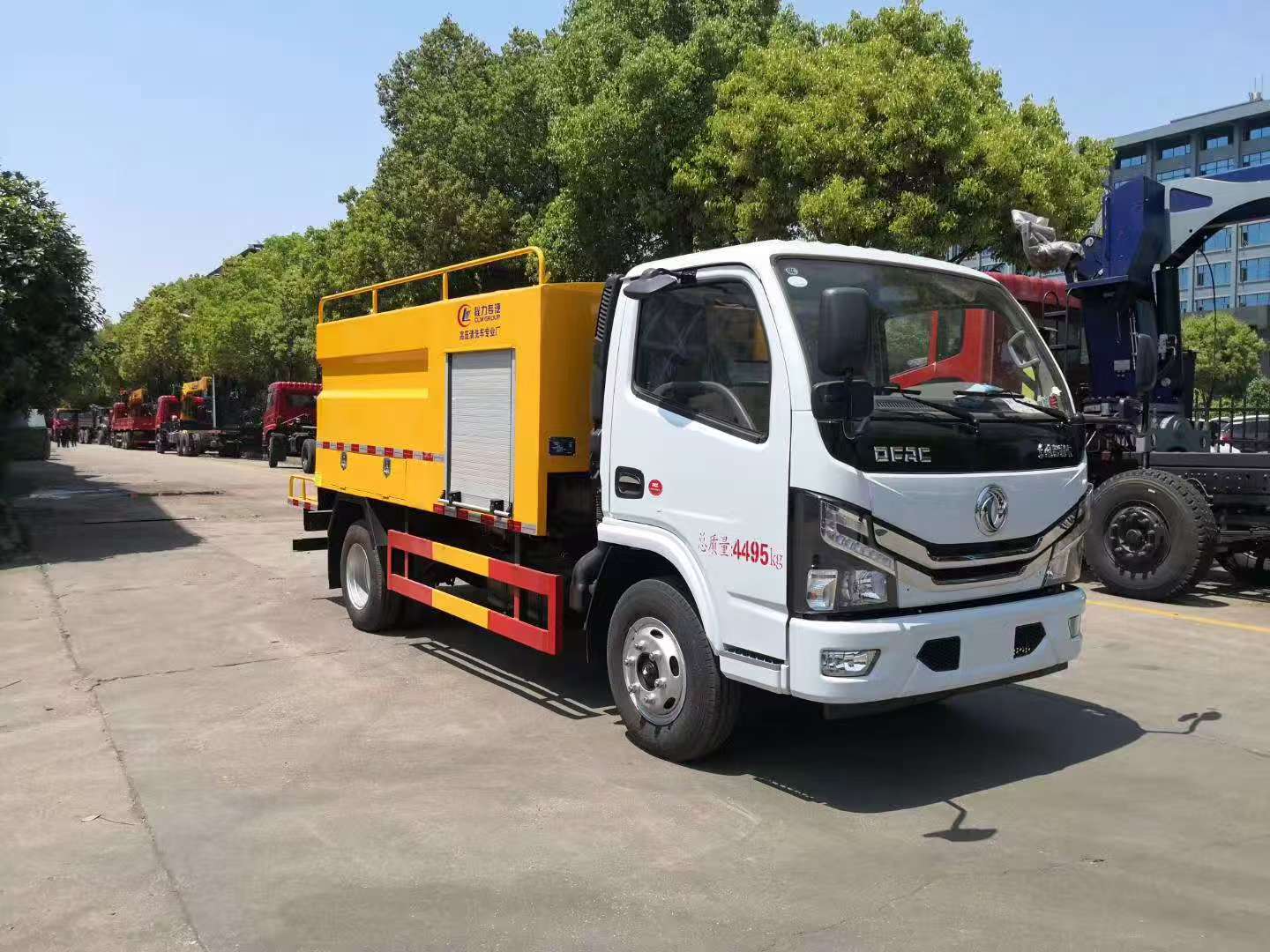 Прочный резервуар для воды емкостью 4500 л для спринклерных систем Durable 4500L Water Reservoir for Sprinkler Applications