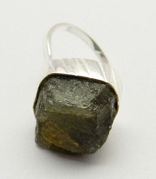 925 sterling silver Natural Labradorite Rough stone Ring
