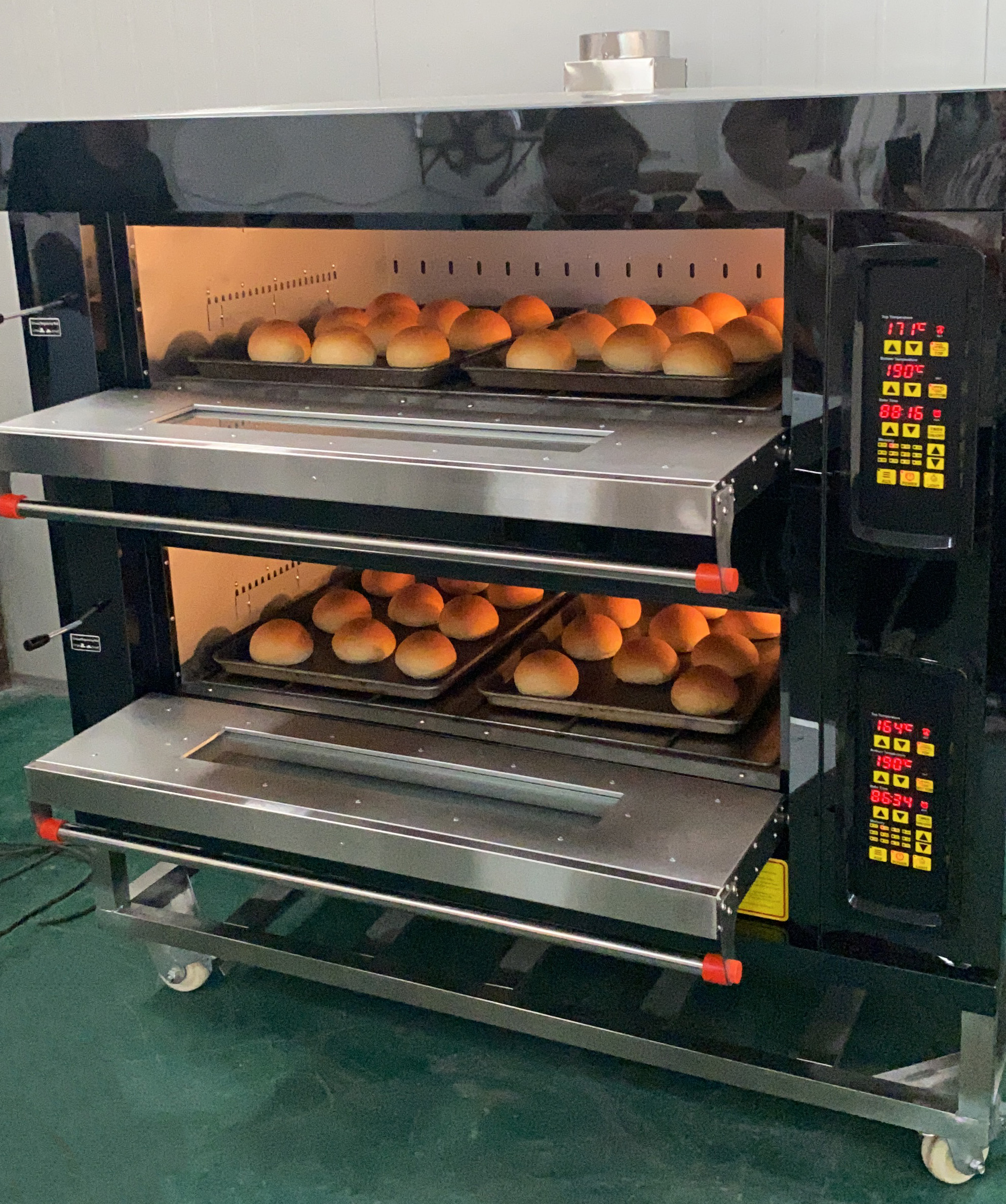 Computer Controller 2 Deck 4 Tray Gas Bread Baking Oven Bakery Machine Kitchen Equipment with Tray Size 46*66 (YFB46-204GC)