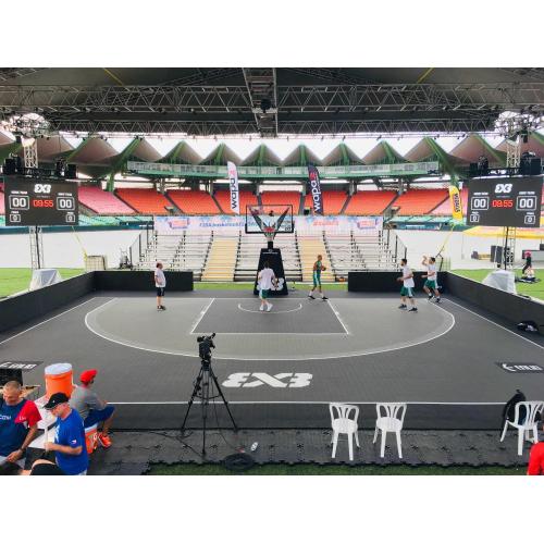 Nova quadra de esportes de basquete ao ar livre com o SES entrelaçadas de ladrilhos