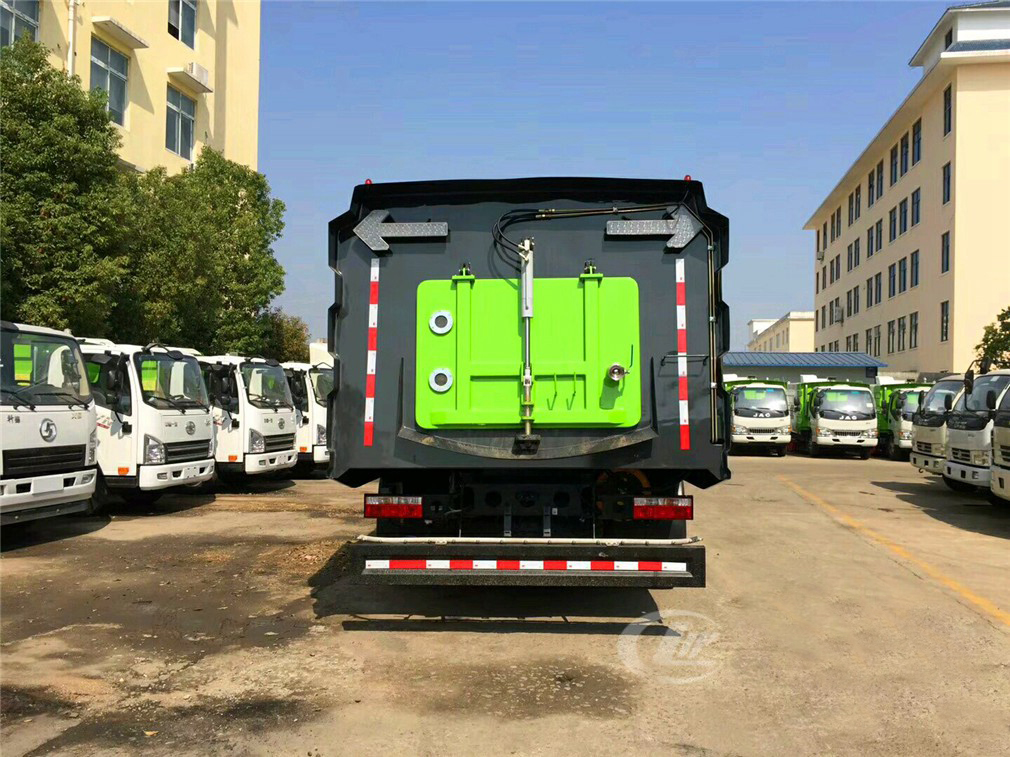 vacuum road sweeper truck 6