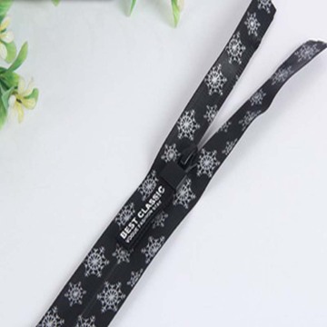 Snowflake patterned nylon decorative zipper for clothing