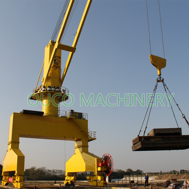 Guindaste de carga marítima móvel montado sobre trilhos MacGregor