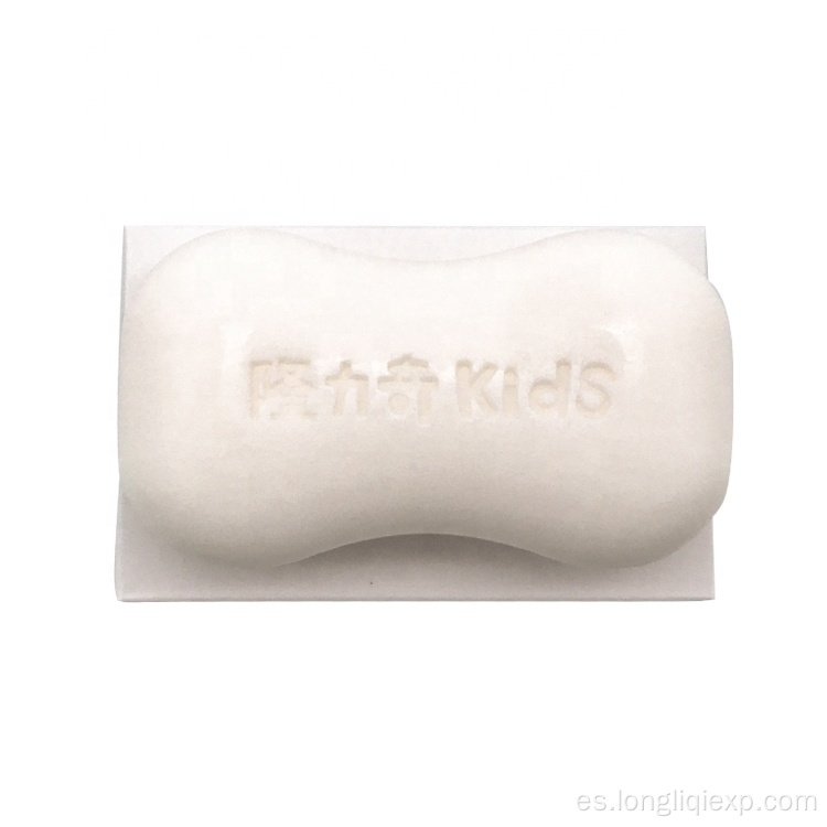 Jabón hecho a mano natural de la materia prima del cuidado de la piel del bebé