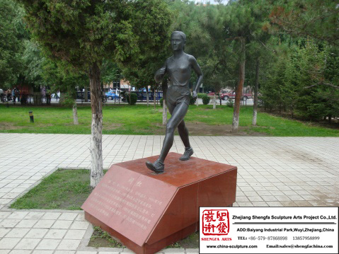 Escultura bronce cinética al aire libre