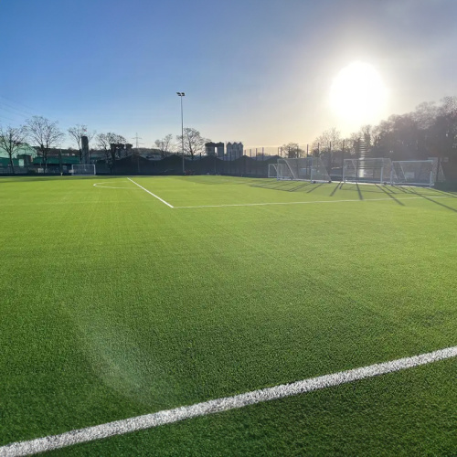 Высококачественное футбольное поле искусственное газон