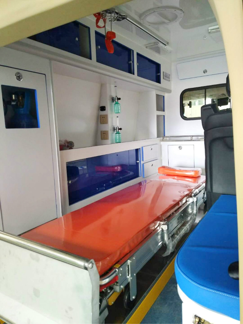 سيارة إسعاف وحدة العناية المركزة الجديدة ذات السقف العالي
