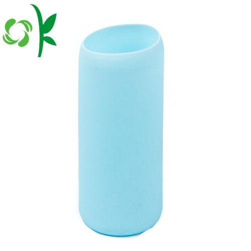 Silicone isolado garrafa de bebê de vidro Sipper quente