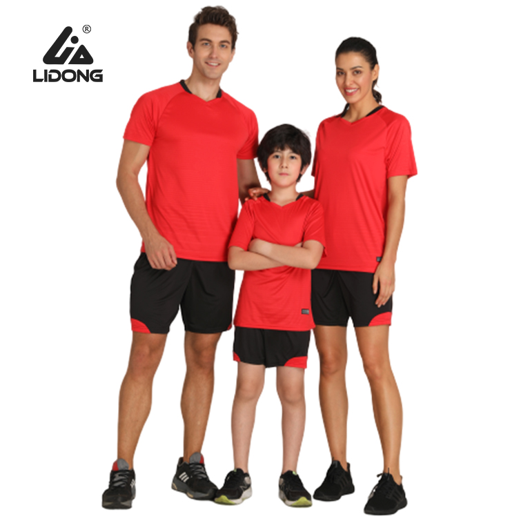 Maglia da calcio junior set medio e pantaloncini nuovi