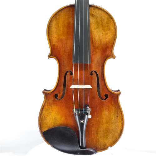 Violín de estilo antiguo tallado a mano