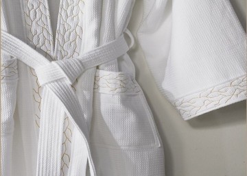 Unique Embroidery Luxury Robe Hotel Bathrobe