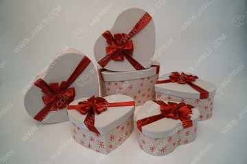 Ribbon jute heart shaped gift box