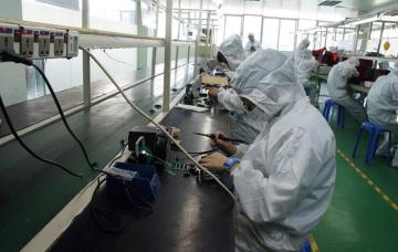 Precision Mobile Electronics Clean Workshop