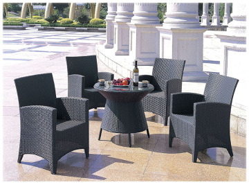 Elegant Cafe PE Wicker Waterproof dining set