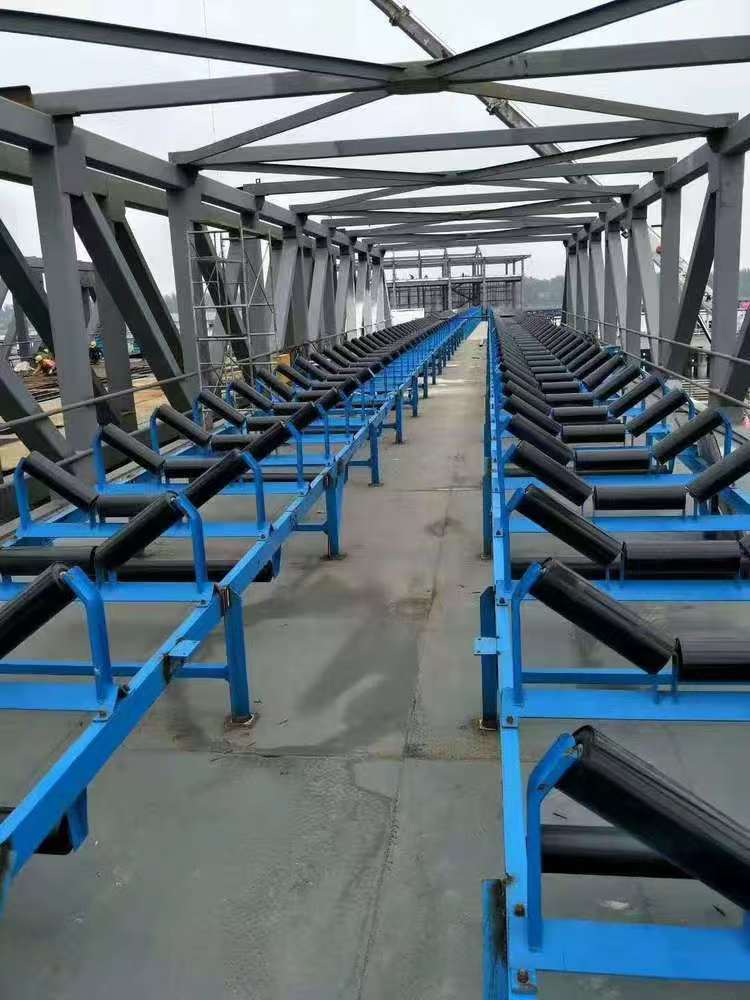 Rolo intermediário tipo slot-2 Slot-type idler roller-2