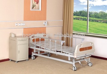 Two crank manual hospital bed for sick